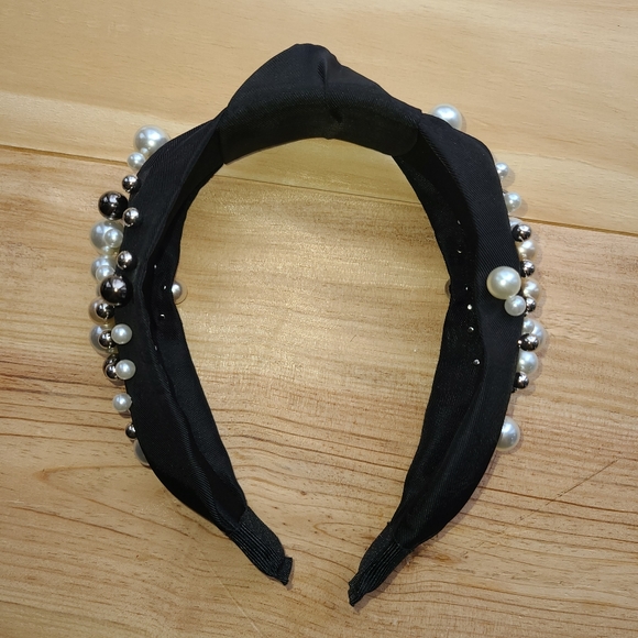 NWOT Black Knotted Headband with Faux Pearl & Bead Embellishments ๐ค๐ฆช - Picture 9 of 14
